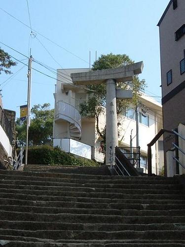 山王神社の片足鳥居 長崎観光 元タクシードライバーの長崎ガイド